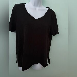 Chicos the Ultimate Tee Black V-Neck T-Shirt Women’s Pleated Back Panel Med-1